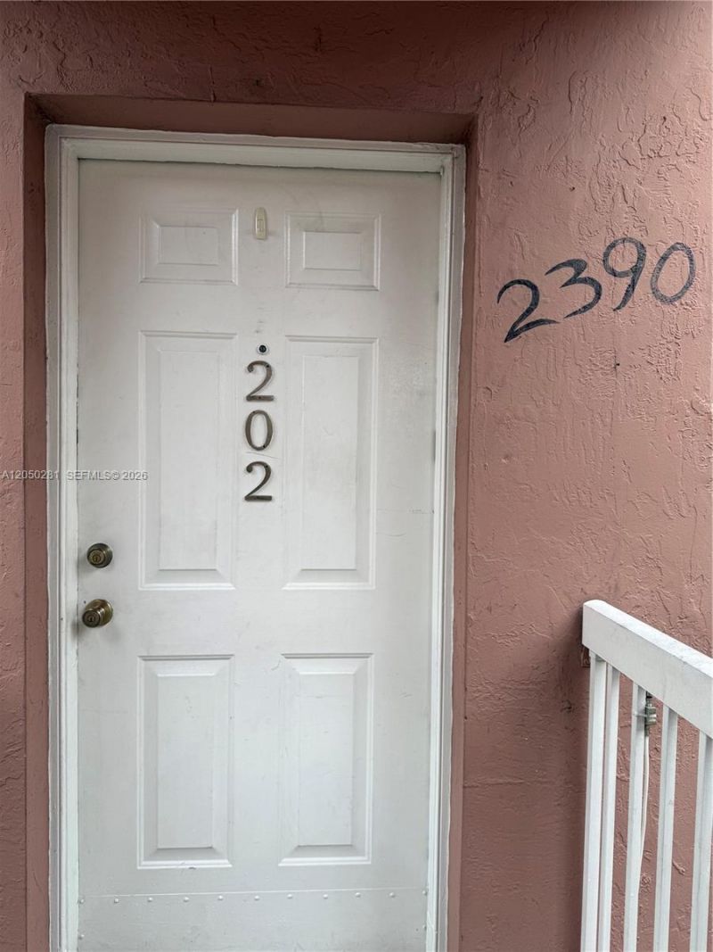 2390 W 74th St, Unit 202, Hialeah, FL 33016 Photo