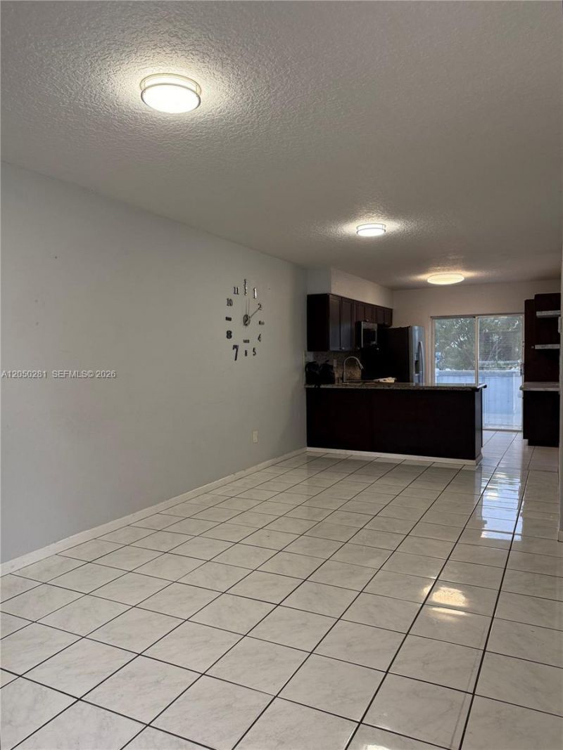 2390 W 74th St, Unit 202, Hialeah, FL 33016 Photo