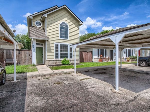 2715 CROWN HOLW, San Antonio, TX 78251