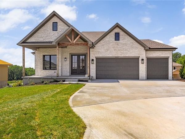 24621 W 60th Terrace, Shawnee, KS 66226