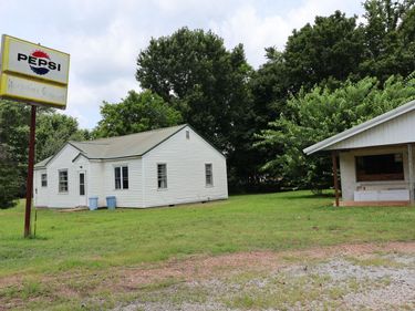 8206 E Kentucky 94 , Farmington, KY 42040