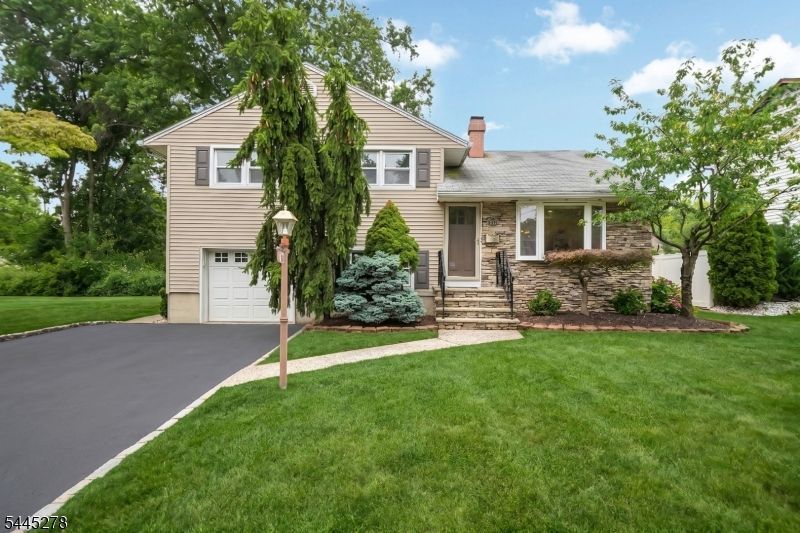 20 Glenwood Ter, Clark, NJ 07066 Main Photo