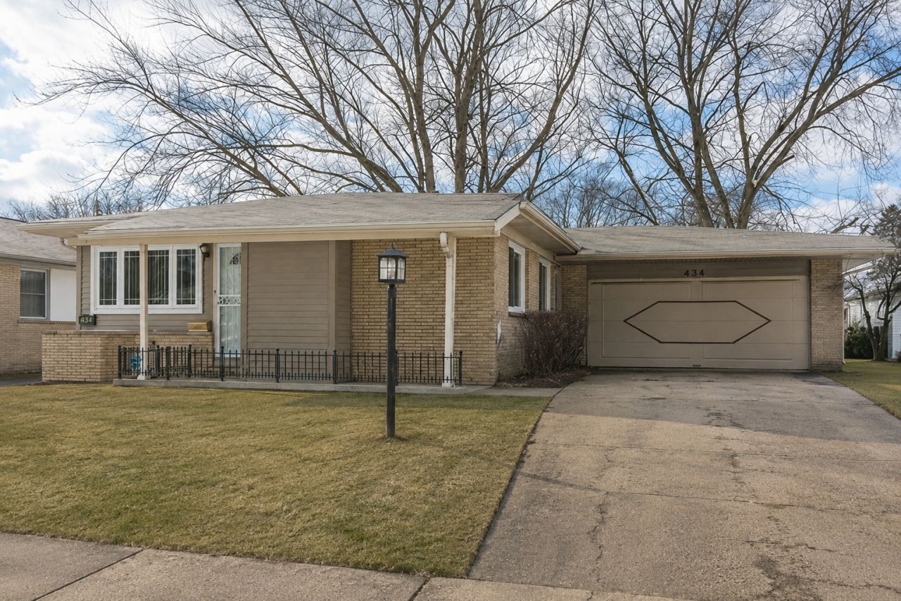 434 N Park Drive, Glenwood, IL 60425