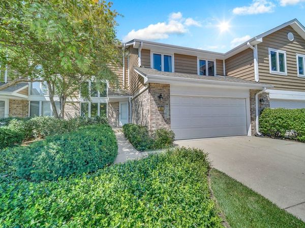 56 Woodstone Court, Buffalo Grove, IL 60089