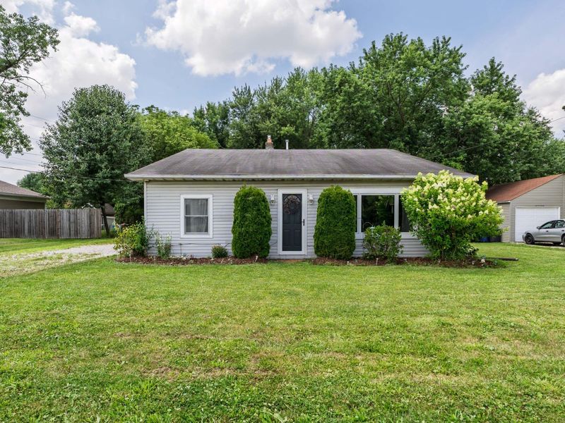 6136 Mink Street SW, Pataskala, OH 43062 Photo 1