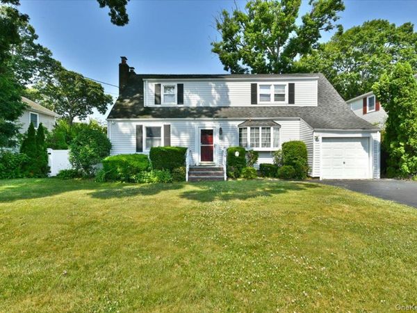 344 New York Avenue , Massapequa Park, NY 11762