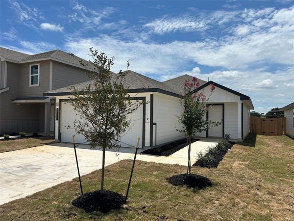117 Mullins DR, Rockdale, TX 76567