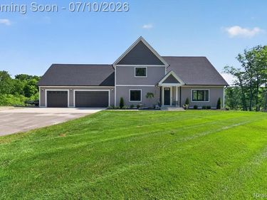 200 N Pleasant Valley Road, Hartland Twp, MI 48380