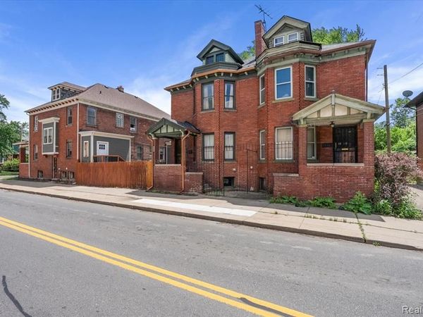7950 E Lafayette Street, Detroit, Mi 48214