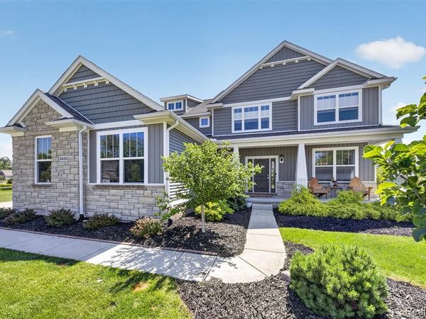 2429 Walnut View Dr, Hartland Twp, MI 48855