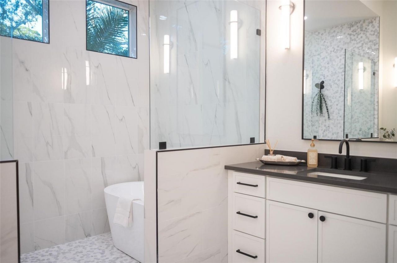 2420 Floyd Street, Sarasota, FL 34239 Photo