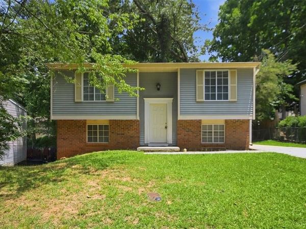 2116 Scarbrough Road , Stone Mountain, GA 30088