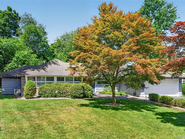 26 Oaks Hunt Road , Great Neck, NY 11020