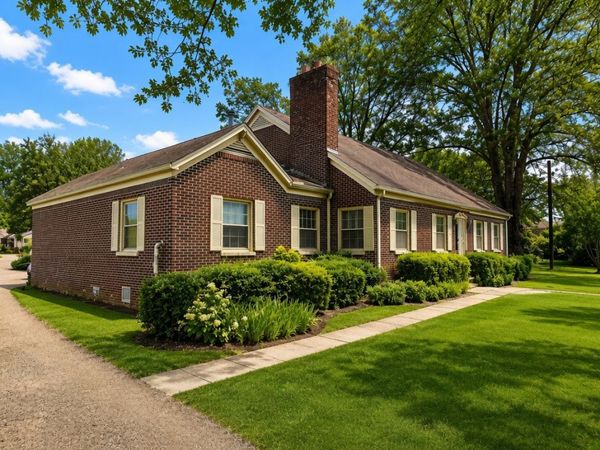 322 Poplar Ave E, Selmer, TN 38375