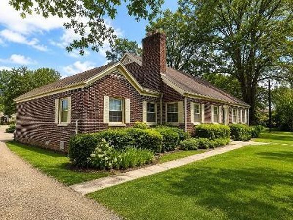 322 Poplar Ave E, Selmer, TN 38375