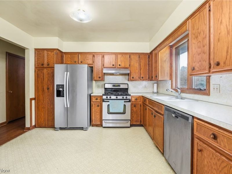 364 Garner Drive, Mogadore, OH 44260 Photo 12