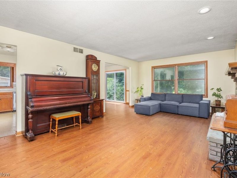 364 Garner Drive, Mogadore, OH 44260 Photo 7