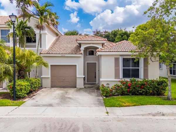 13092 NW 8th St , Unit 13092, Pembroke Pines, FL 33028