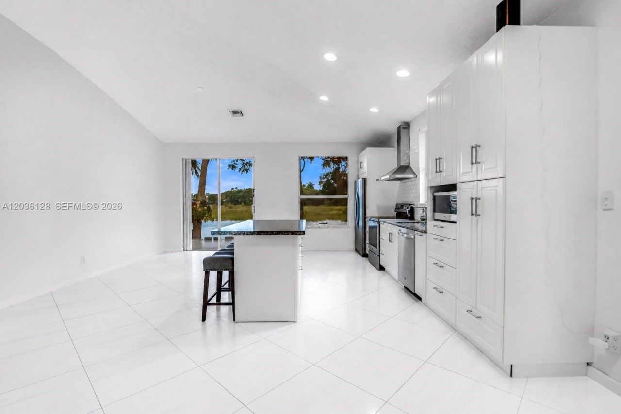 13092 NW 8th St, Pembroke Pines, FL 33028 Photo