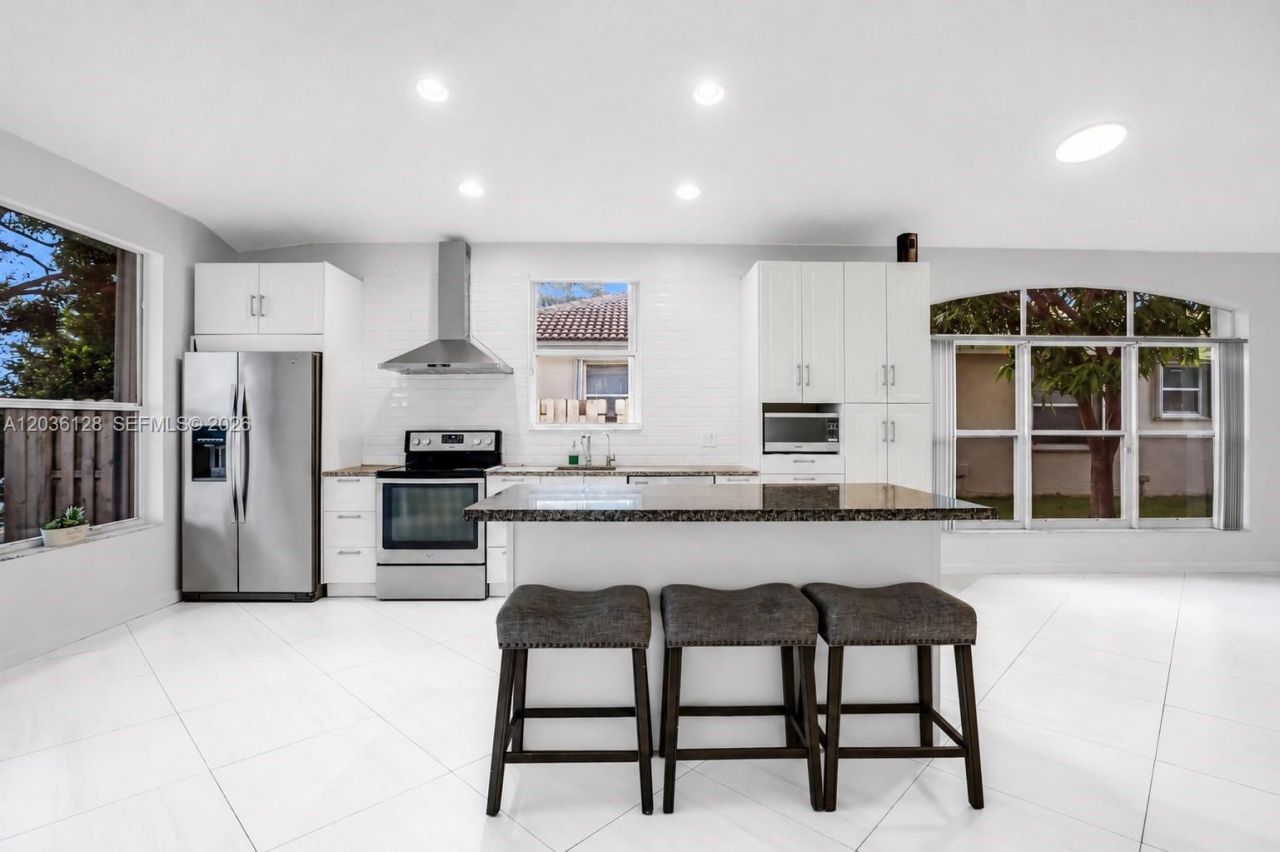 13092 NW 8th St, Pembroke Pines, FL 33028 Photo