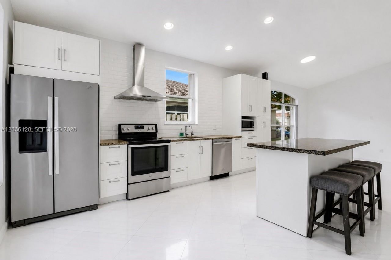 13092 NW 8th St, Pembroke Pines, FL 33028 Photo