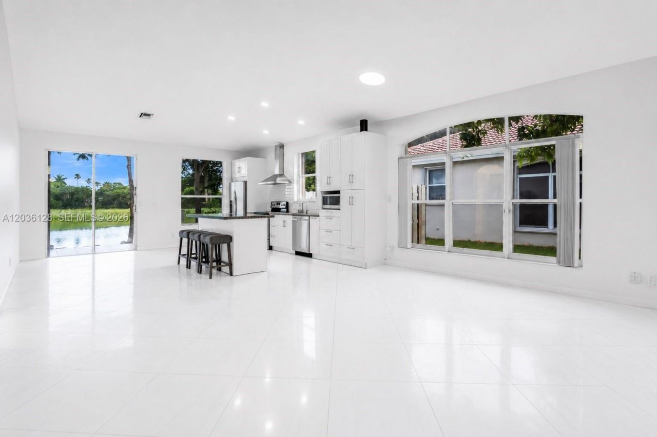 13092 NW 8th St, Pembroke Pines, FL 33028 Photo