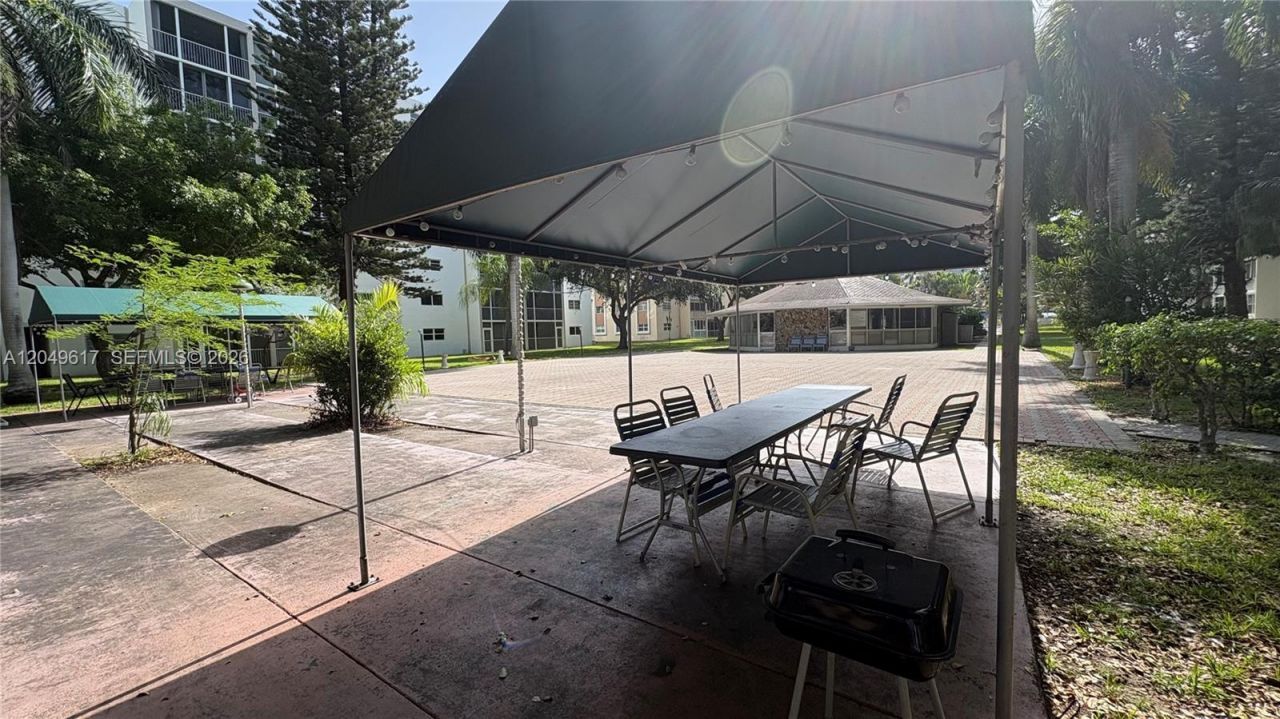 900 NE 12th Ave, Unit 703, Hallandale Beach, FL 33009 Photo