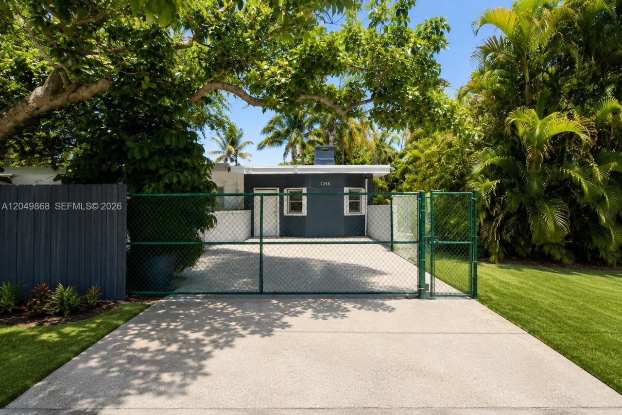 7255 SW 126th St, Pinecrest, FL 33156 Photo