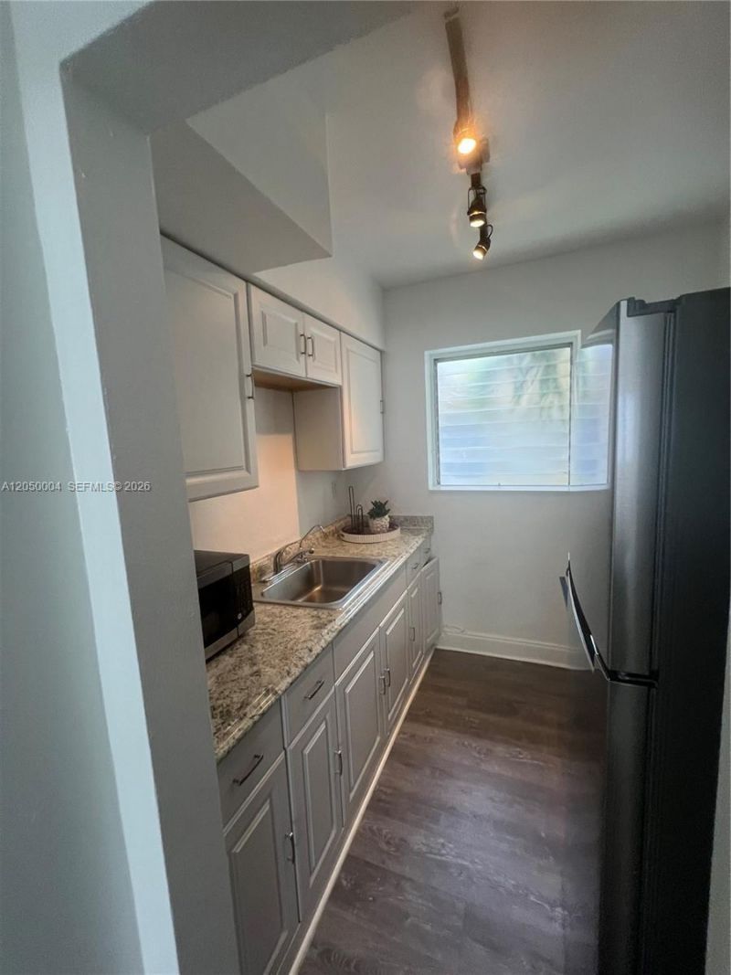 7720 Harding Ave , Unit 9, Miami Beach, FL 33141 Photo