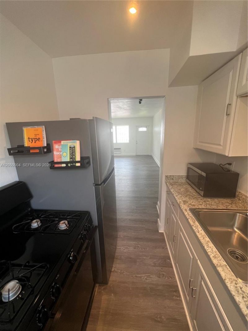 7720 Harding Ave , Unit 9, Miami Beach, FL 33141 Photo