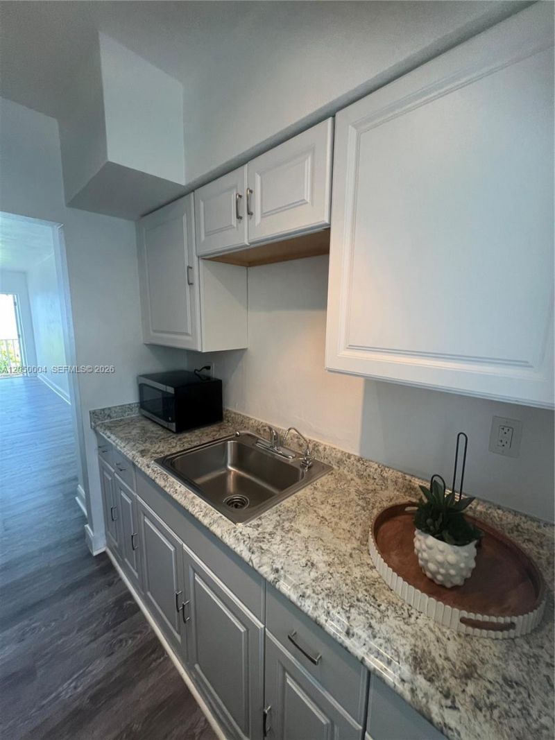 7720 Harding Ave, Unit 9, Miami Beach, FL 33141 Photo