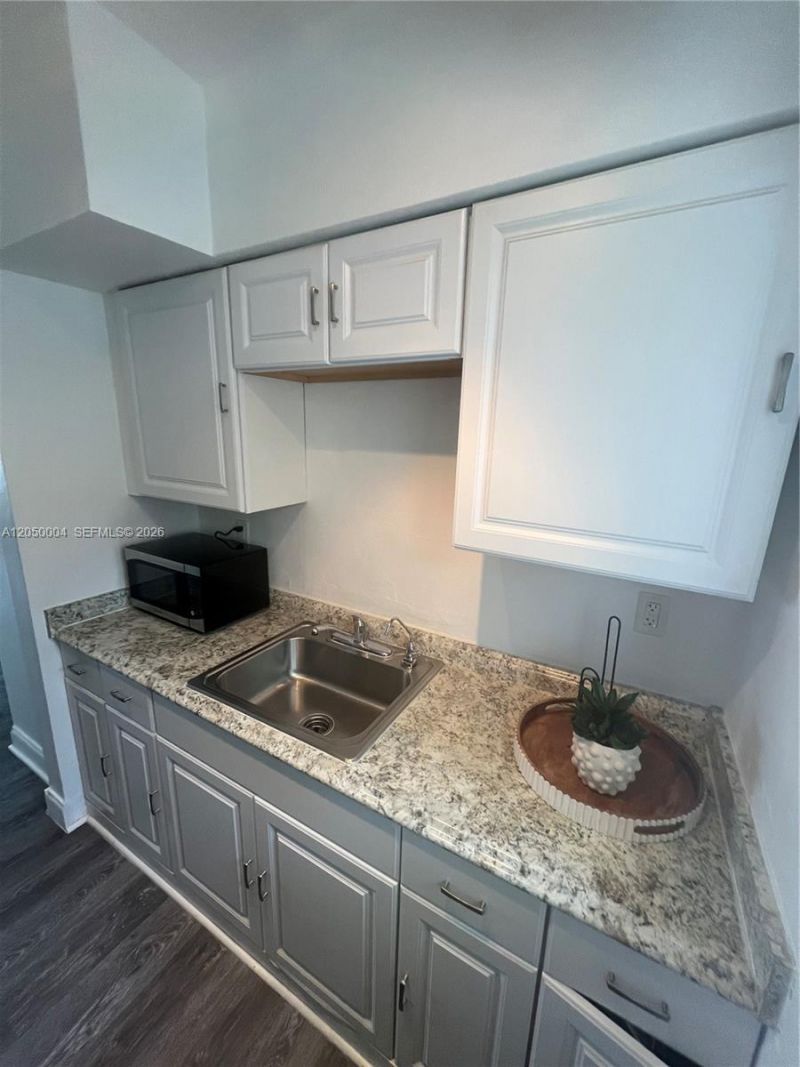 7720 Harding Ave , Unit 9, Miami Beach, FL 33141 Photo
