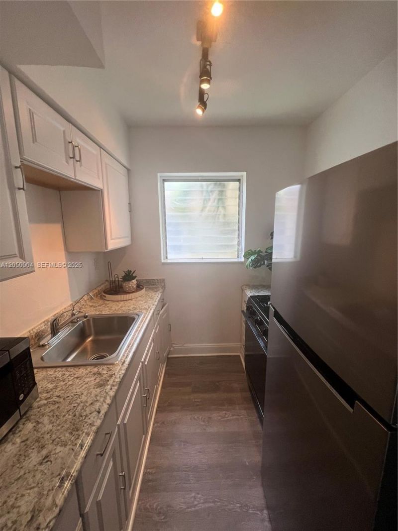 7720 Harding Ave, Unit 9, Miami Beach, FL 33141 Photo