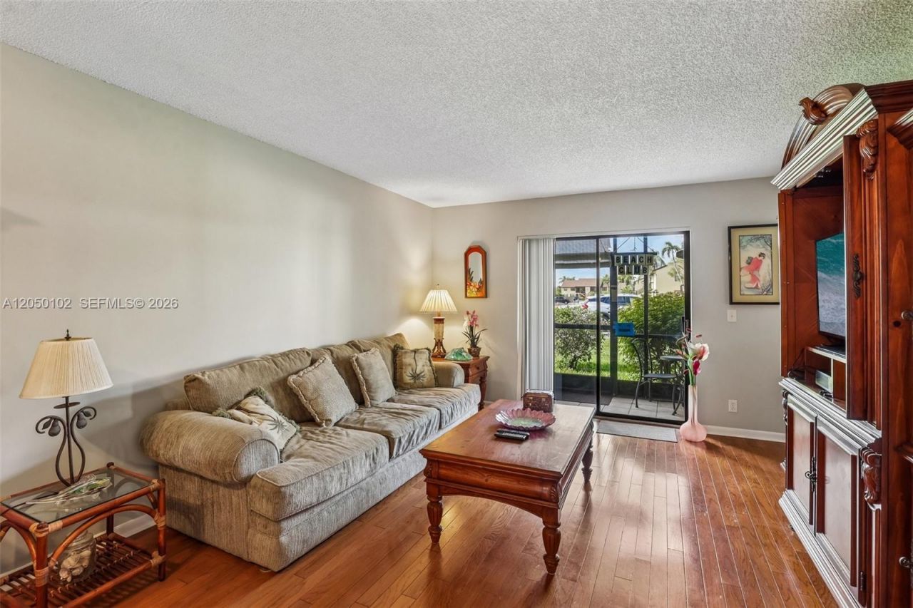 7094 Golf Colony Ct, Unit 104, Lake Worth, FL 33467 Photo