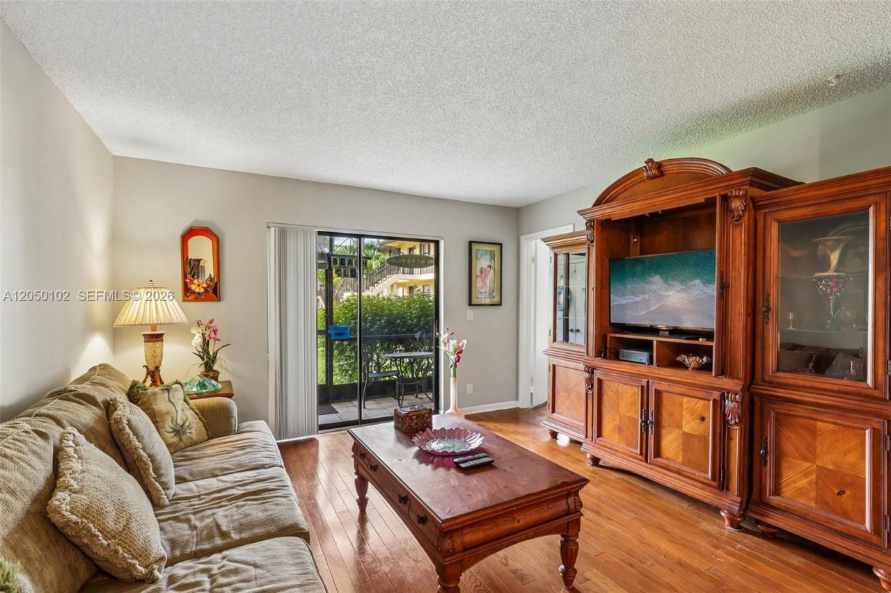 7094 Golf Colony Ct, Unit 104, Lake Worth, FL 33467 Photo