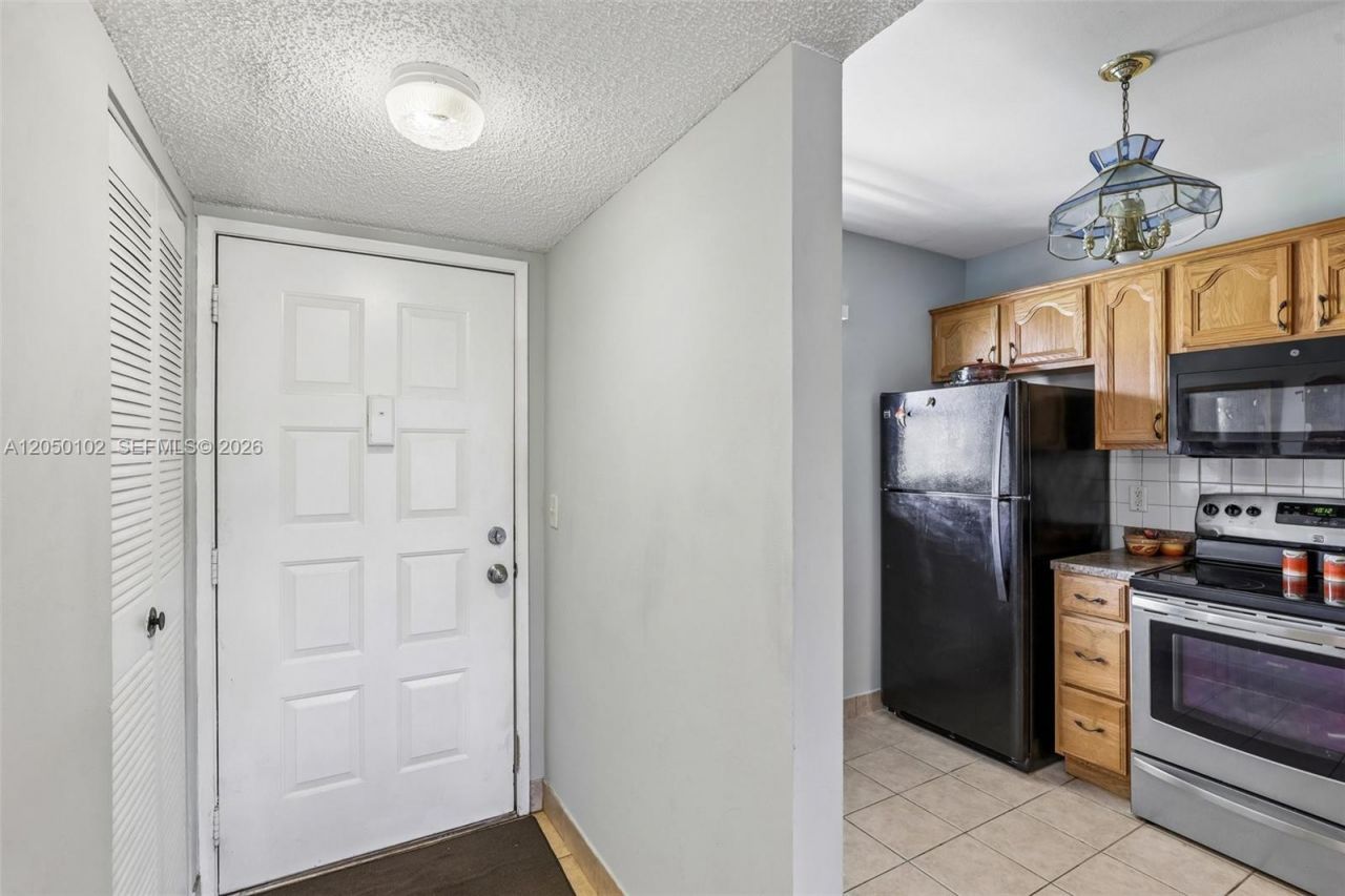 7094 Golf Colony Ct, Unit 104, Lake Worth, FL 33467 Photo