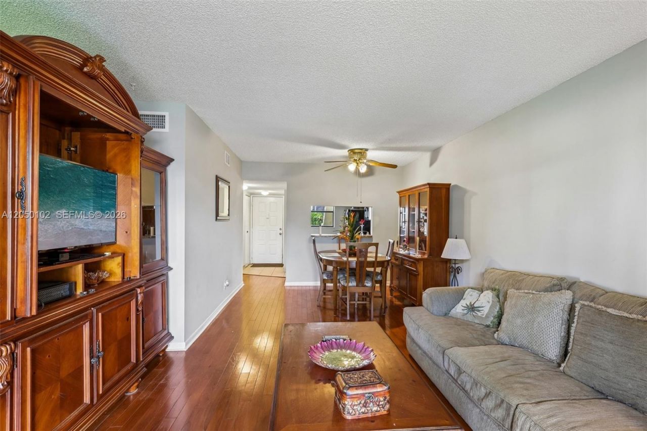 7094 Golf Colony Ct, Unit 104, Lake Worth, FL 33467 Photo