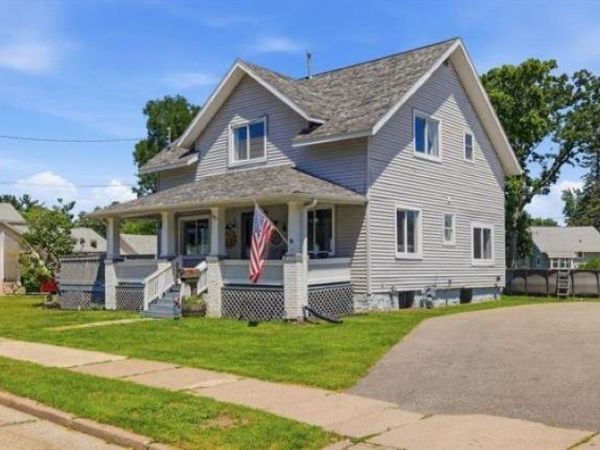 427 5TH STREET, Waupaca, WI 54981