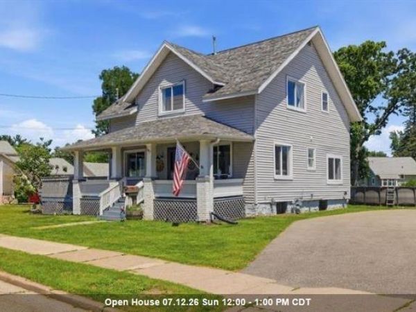 427 5TH STREET, Waupaca, WI 54981
