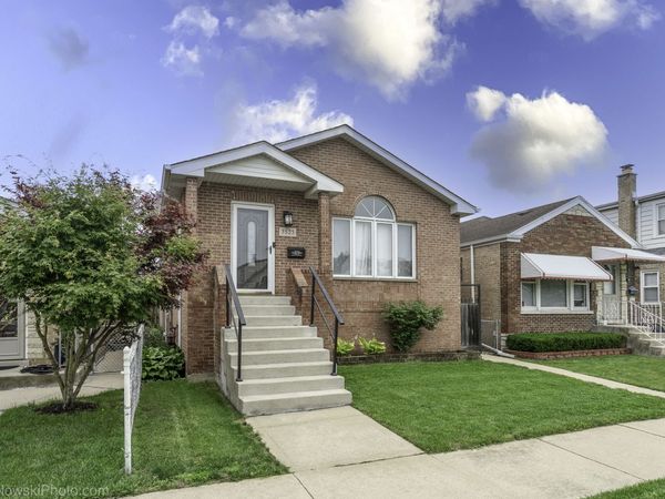 3525 N Pioneer Avenue , Chicago, IL 60634