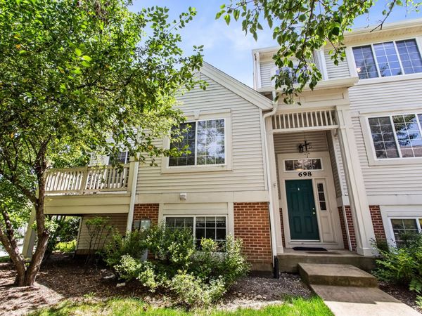 698 S Rosehall Lane , Round Lake, IL 60073