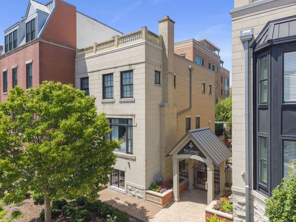 460 PENNSYLVANIA Avenue , Unit C, Glen Ellyn, IL 60137
