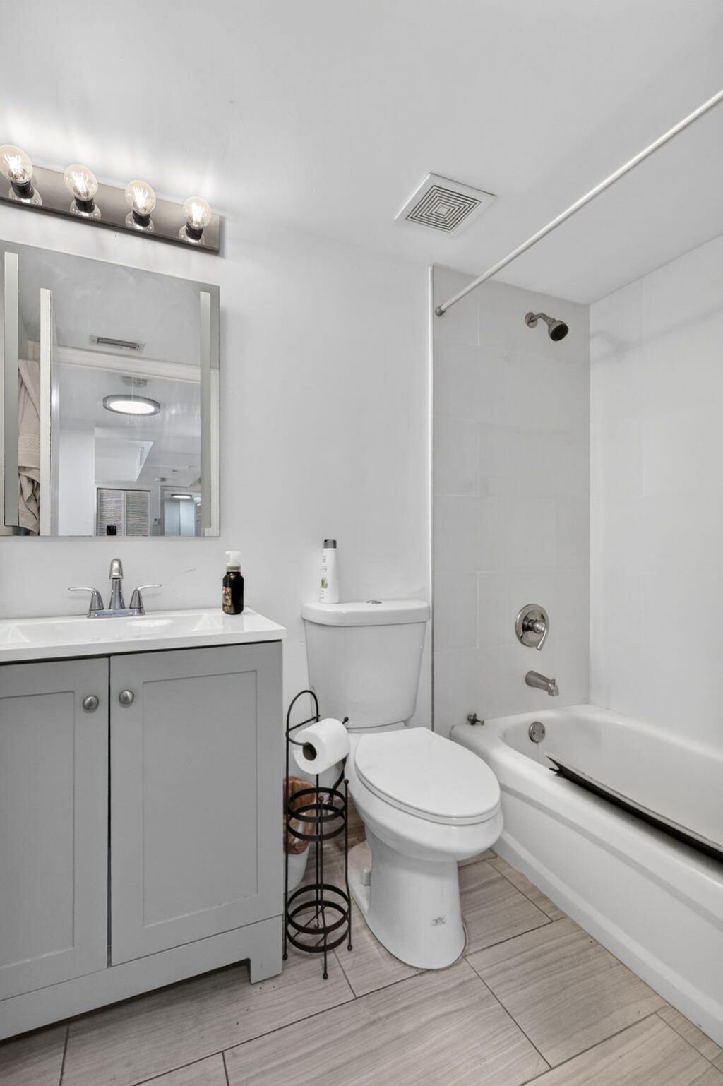 2731 Ocean Club Boulevard, Unit 102, Hollywood, FL 33019 Photo