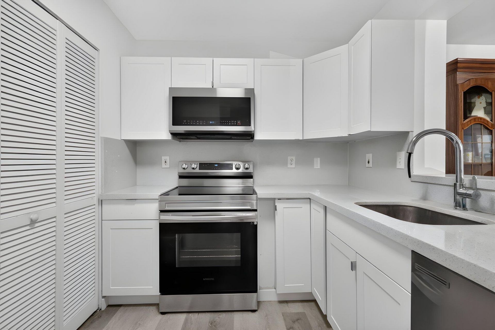 2731 Ocean Club Boulevard, Unit 102, Hollywood, FL 33019 Photo