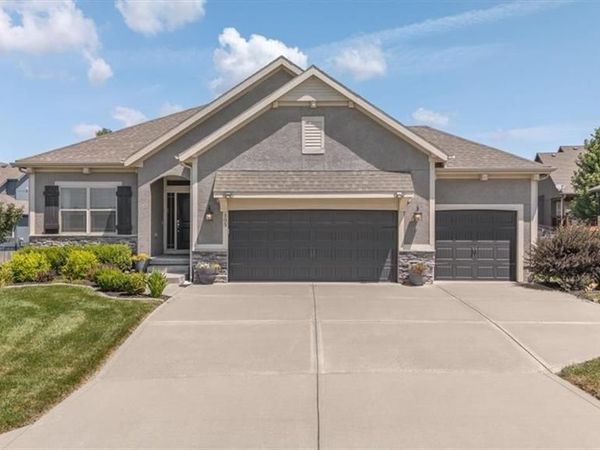 105 SE Griffin Street, Blue Springs, MO 64064