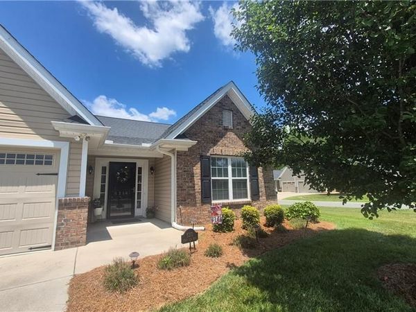6210 Queens Gate Court, Clemmons, NC 27012