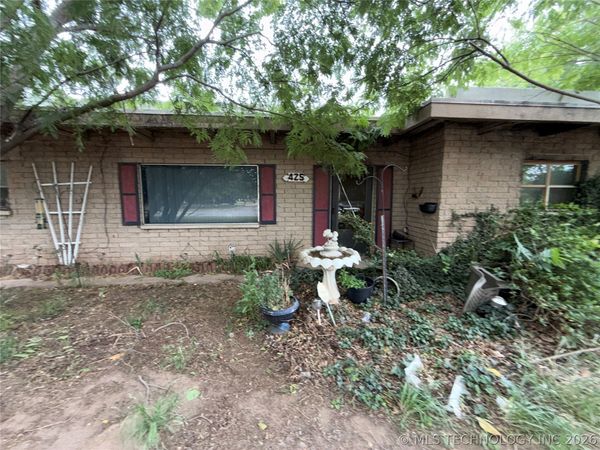 425 Oakwood Road , Enid, OK 73703
