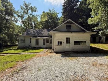 629 Portage Lakes Drive, Akron, OH 44319
