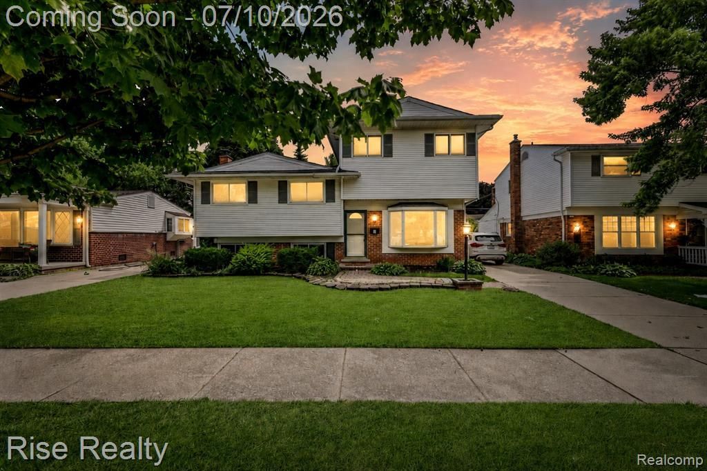 1329 W Elmwood Avenue, Clawson, MI 48017 Main Photo