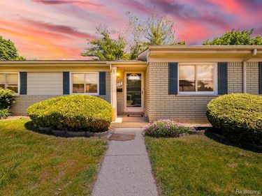 26619 Franklin Pointe Drive, Southfield, MI 48034
